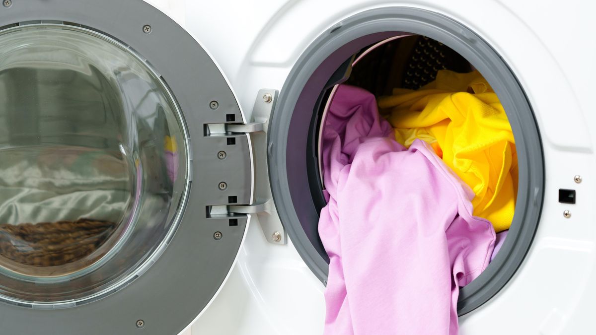 Pračky s předním, nebo horním plněním? Pro a proti obou typů